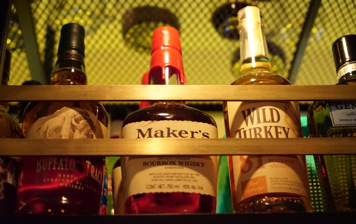 Una botella de bourbon   WIKIMEDIA