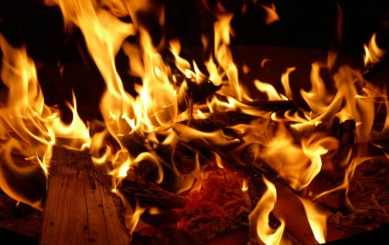 Leña ardiendo / PEXELS Leña ardiendo / PEXELS