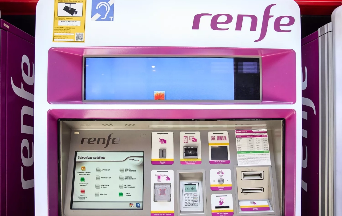 Una máquina de venta de billetes de Renfe / JESÚS HELLÍN - EP Una máquina de venta de billetes de Renfe / JESÚS HELLÍN - EP