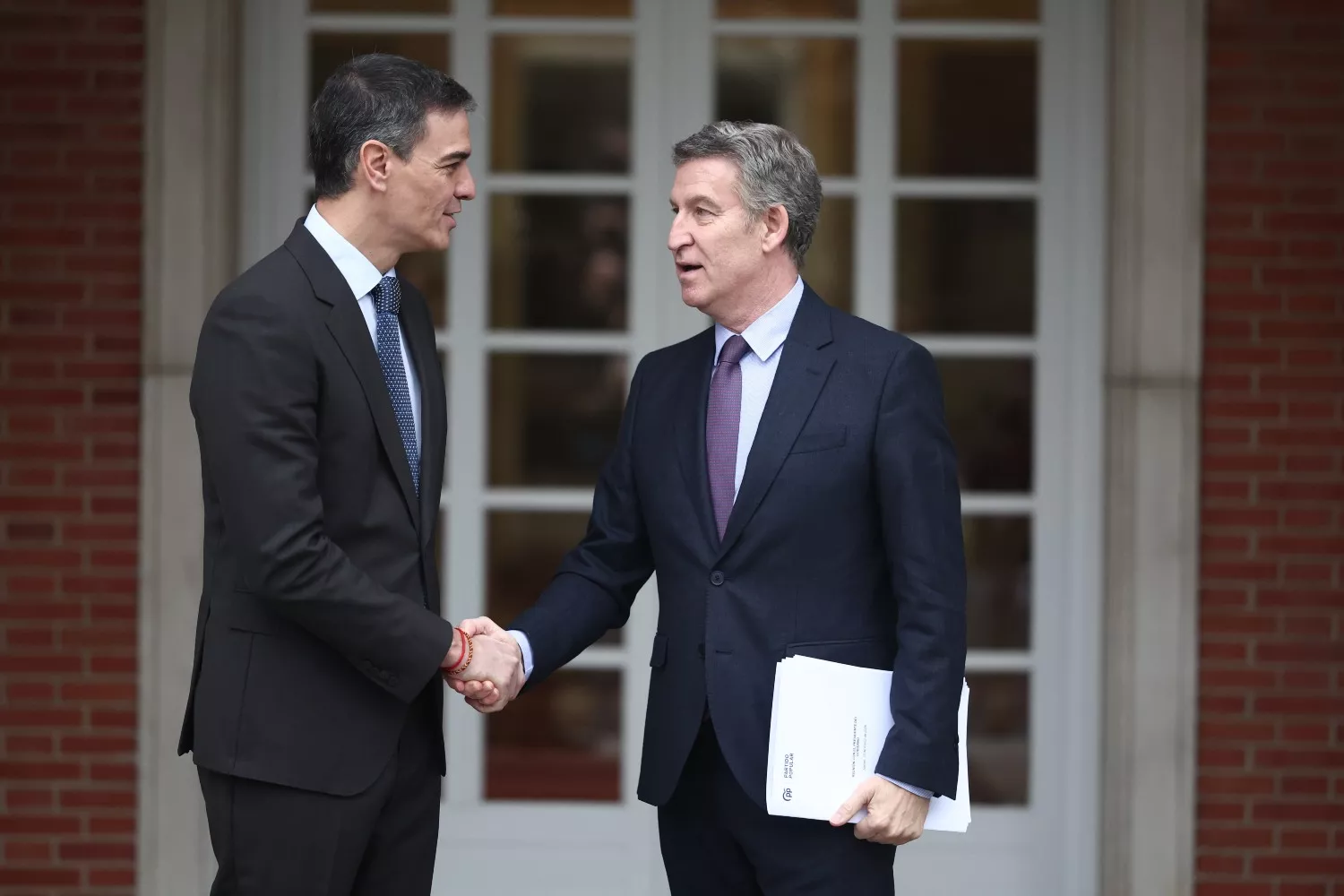 Reunión de Pedro Sánchez y Alberto Núñez Feijóo, los líderes políticos que aparecían manipulados en la estafa de la criptomoneda / Eduardo Parra - EP