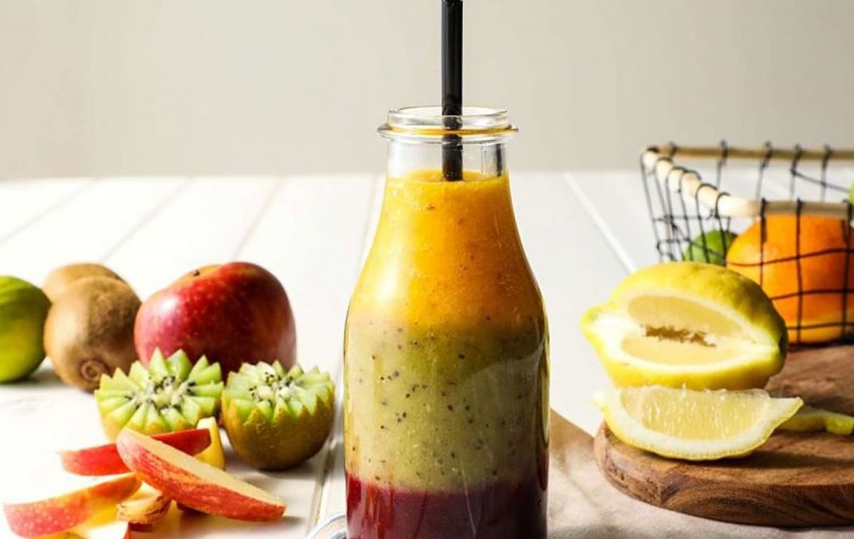 Un batido con frutas y verduras, alimentos esenciales a la hora de mantener una dieta equilibrada / EP