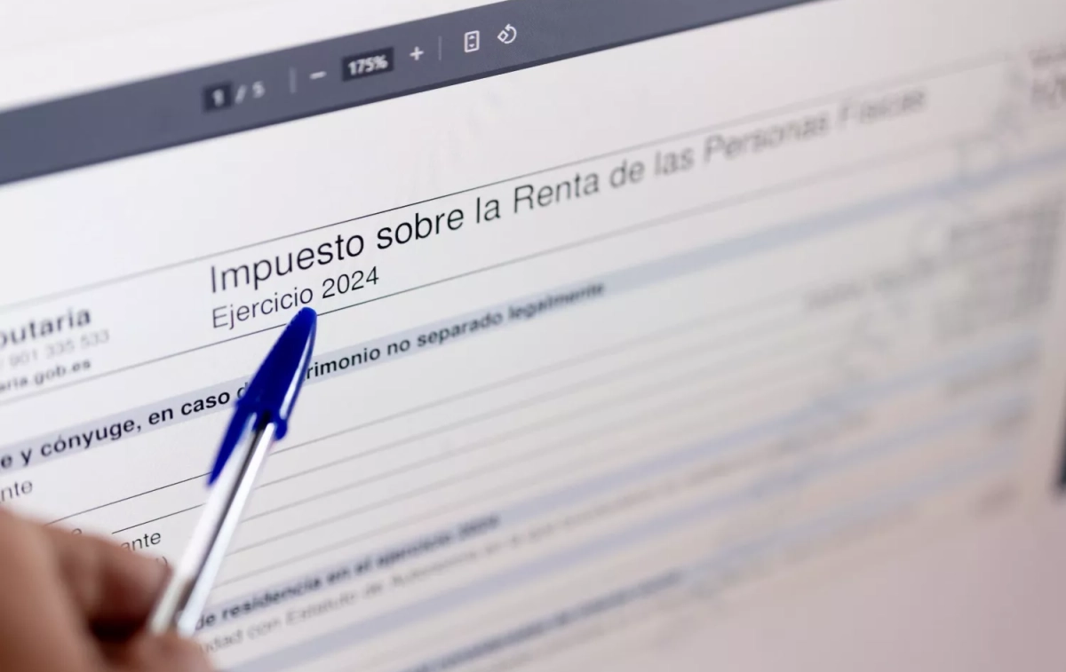 Una persona cumplimenta la declaración de la Renta / EP - EDUARDO PARRA Una persona cumplimenta la declaración de la Renta / EP - EDUARDO PARRA