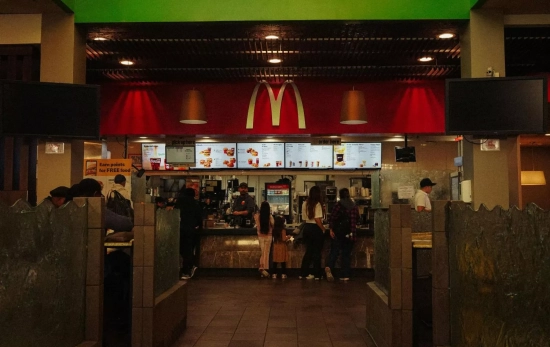 Interior de un McDonald's / PEXELS Interior de un McDonald's / PEXELS
