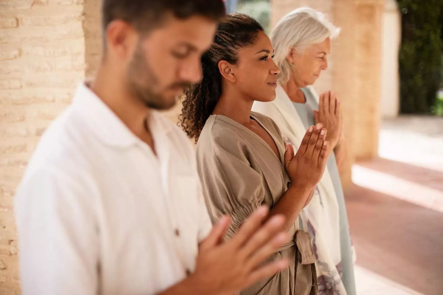 Un grupo de personas durante un retiro espiritual / FREEPIK
