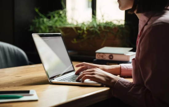 Una consumidora hace una compra online / FREEPIK Una consumidora hace una compra online / FREEPIK