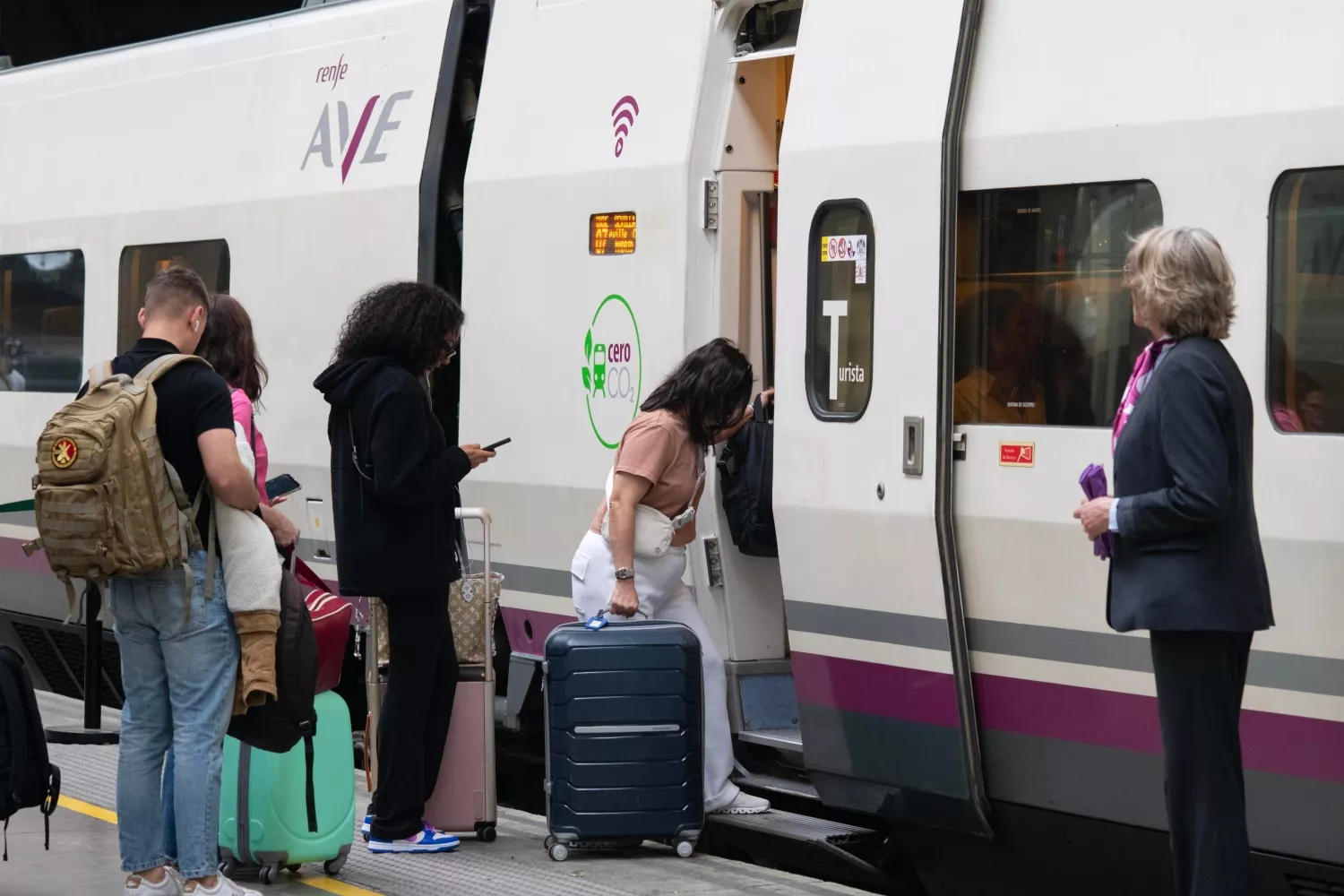 Un tren de alta velocidad / RENFE - EP