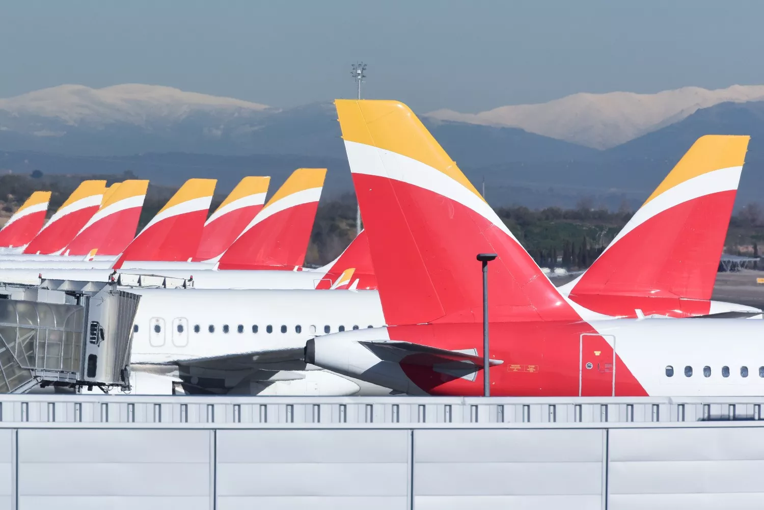Aviones de vuelos de corta distancia en un aeropuerto de Madrid (España)   Gustavo Valiente   EP