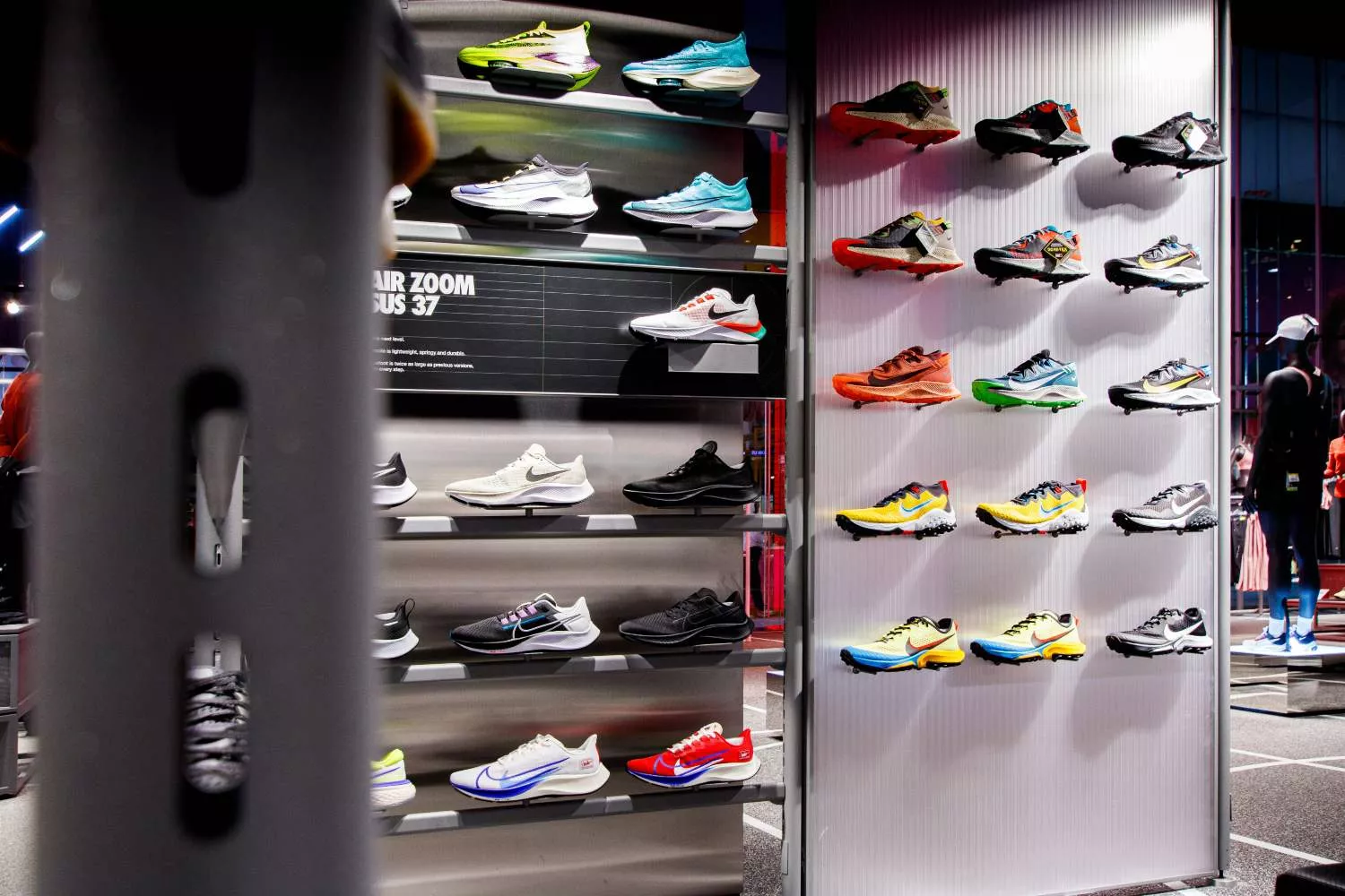 Zapatillas de Nike y de otras firmas / UNSPLASH
