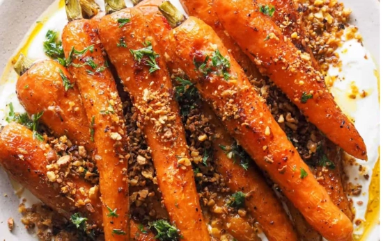 Zanahorias tandoori con yogur especiado/ PAULASAPRON Zanahorias tandoori con yogur especiado/ PAULASAPRON