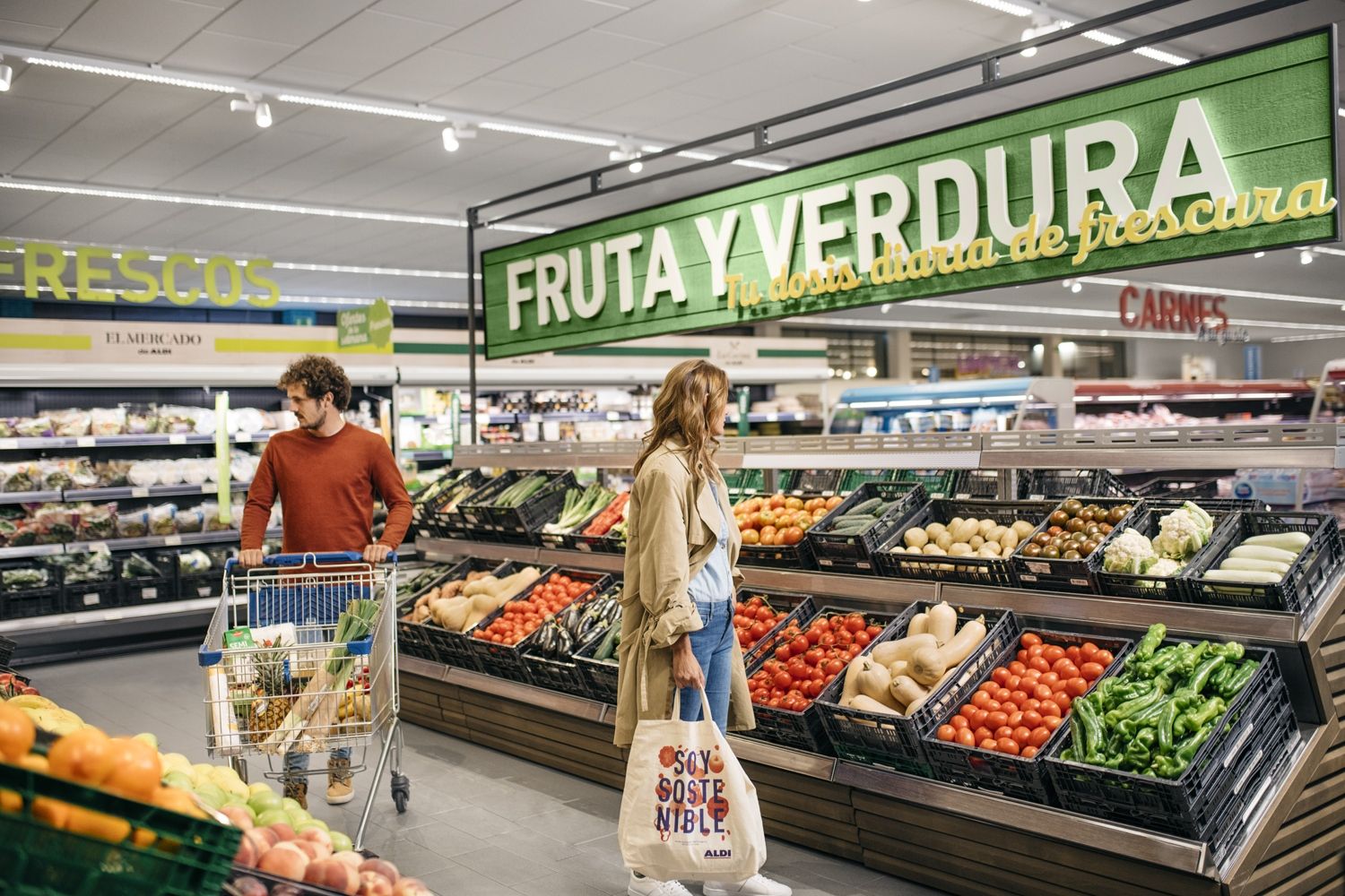 La sección de fruta de un supermercado con muchos productos frescos / ALDI