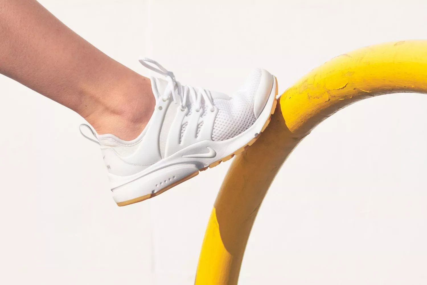  Este es el truco para que las zapatillas queden blancas con este remedio casero/ PEXELS