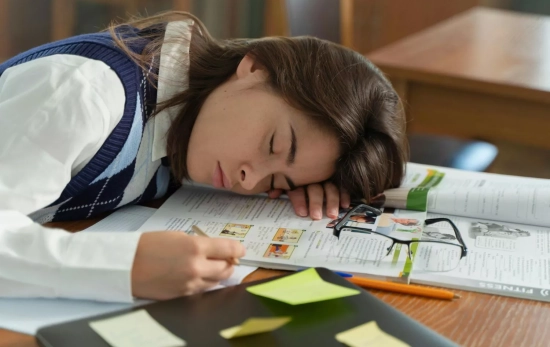 Una persona que no descansa bien durante la noche / PEXELS Una persona que no descansa bien durante la noche / PEXELS