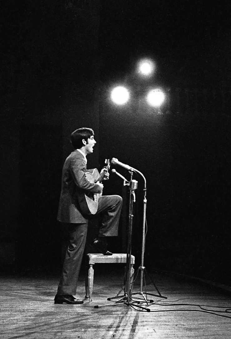 Joan Manuel Serrat en el Palau de la Musica Catalana en 1967 / Instagram Joan Manuel Serrat en el Palau de la Musica Catalana en 1967 / Instagram