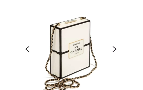 Bolso que imita el icónico perfume Chanel Nº 5 Bolso que imita el icónico perfume Chanel Nº 5