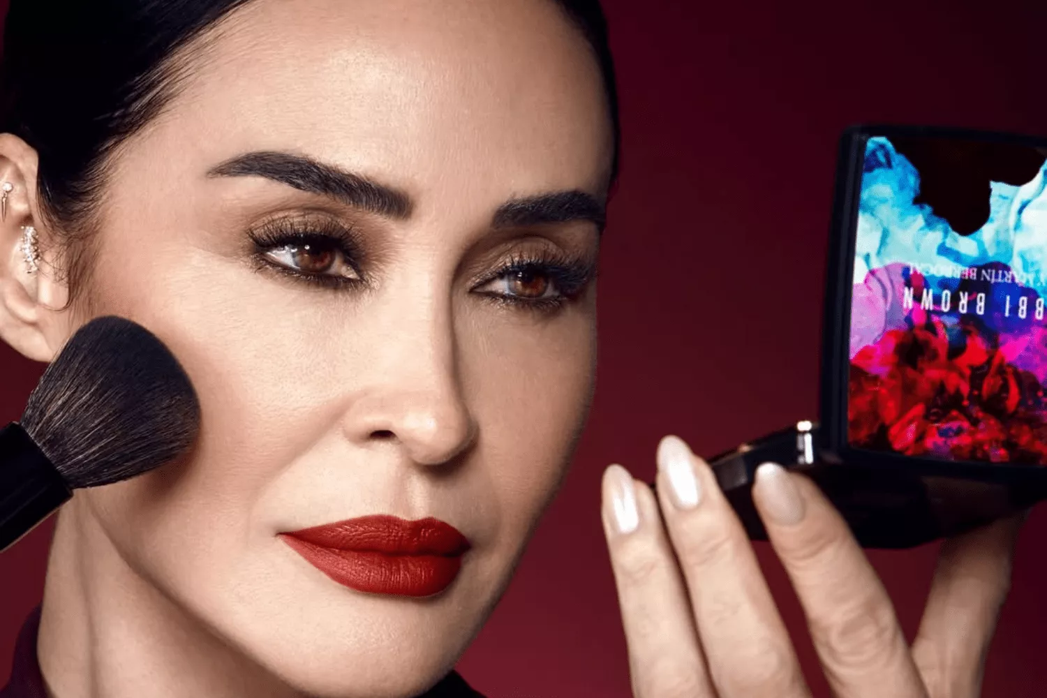 Ya es oficial: la actriz y diseñadora Vicky Martin lanza a la venta su primer neceser de maquillaje / Instagram