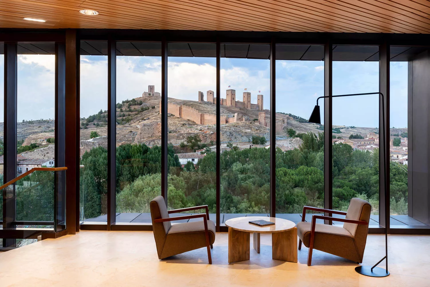 Una estancia del Parador de Molina de Aragón con vistas a la Edad Media / PARADORES