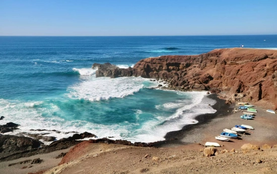 Una playa de Canarias / UNSPLASH Una playa de Canarias / UNSPLASH