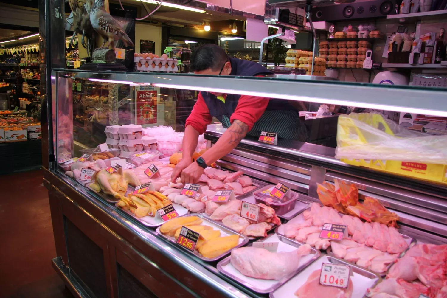 Un puesto de pollos en un mercado   EFE