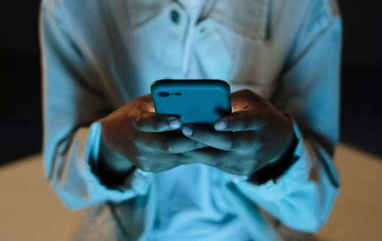 Una persona recibe una estafa telefónica / PEXELS Una persona recibe una estafa telefónica / PEXELS