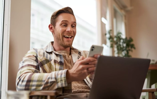 Una persona realiza apuestas online / FREEPIK - @benzoix Una persona realiza apuestas online / FREEPIK - @benzoix