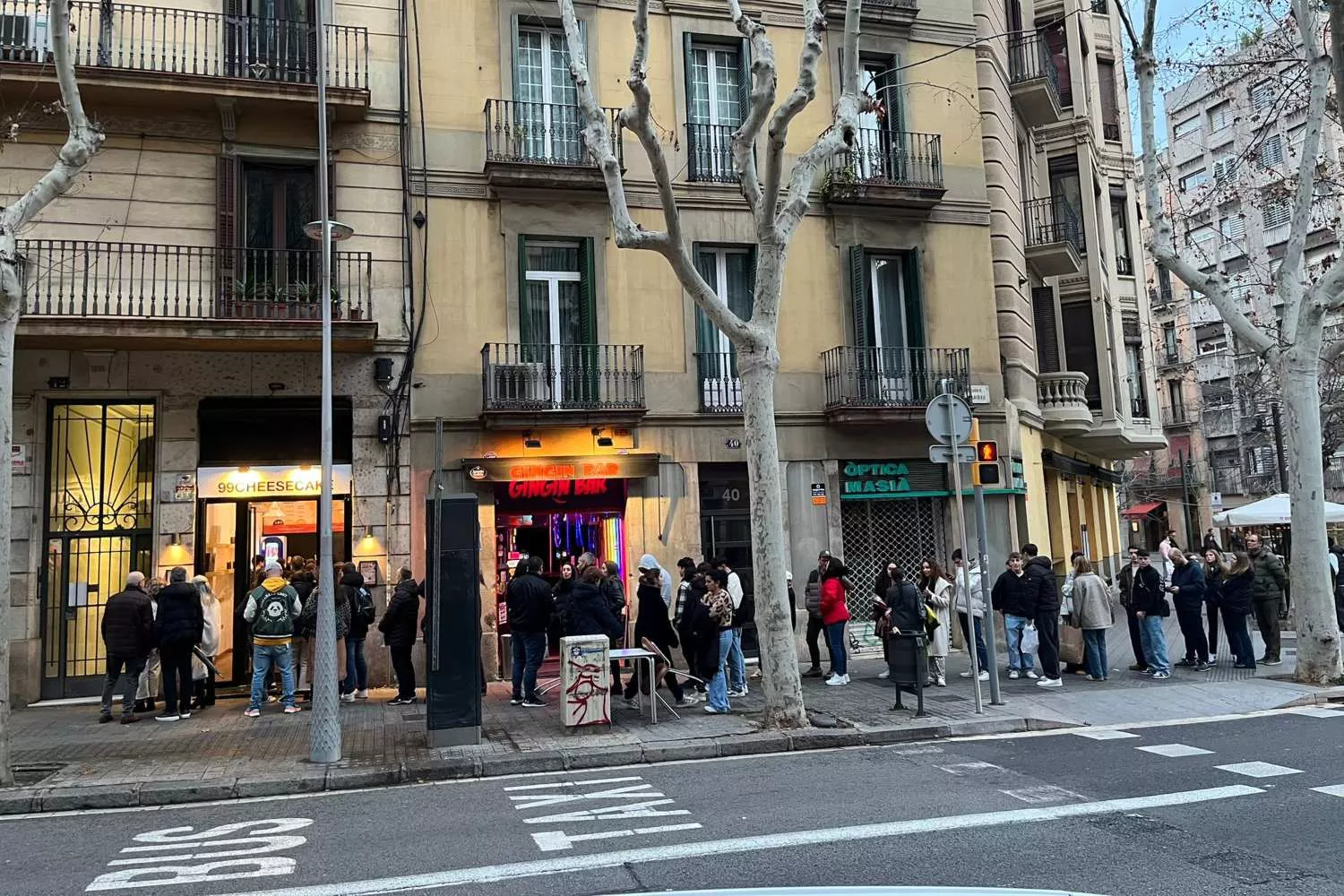 Personas esperando para comprar una porción de tarta en 99Cheesecake / CEDIDA Personas esperando para comprar una porción de tarta en 99Cheesecake / CEDIDA