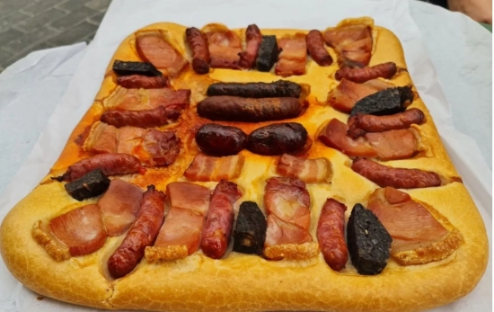 Torta de embutido al horno, plato típico de Requena/ valenciabonita.es Torta de embutido al horno, plato típico de Requena/ valenciabonita.es