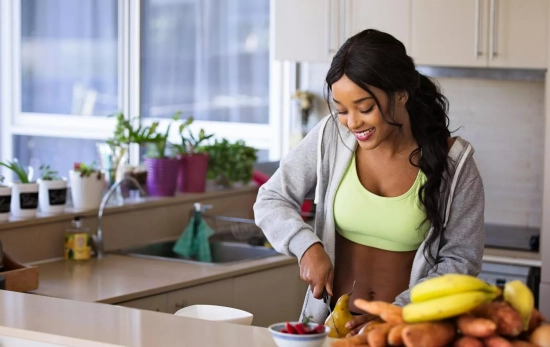Una persona en su cocina / PEXELS Una persona en su cocina / PEXELS