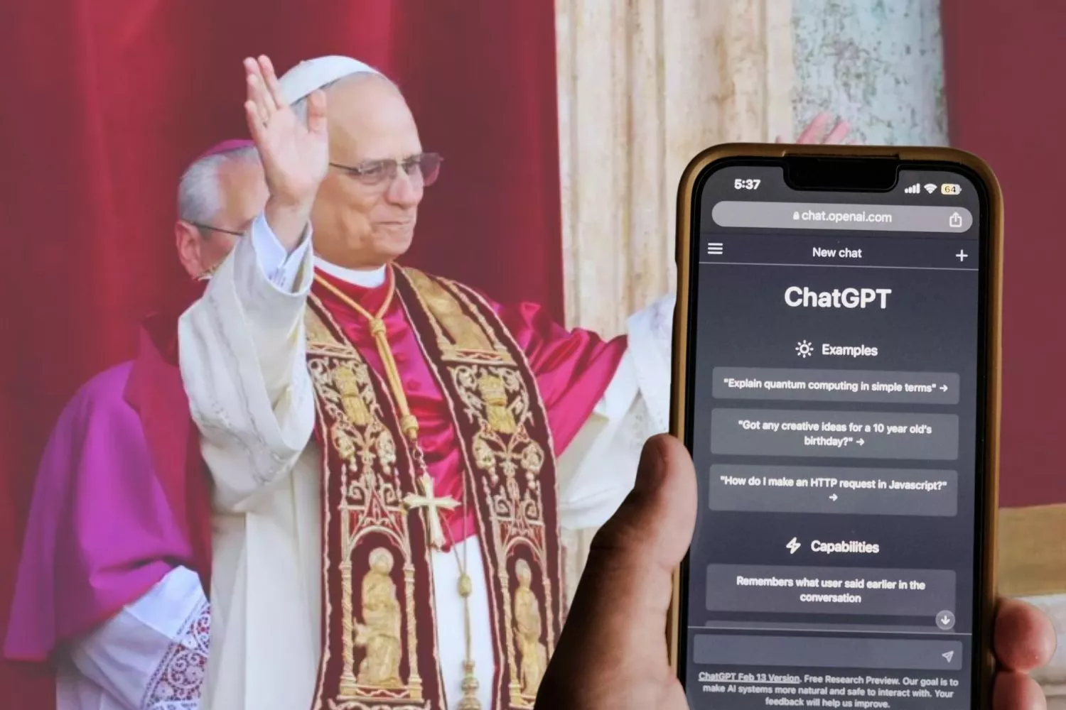 La IA se esquivocó: esta es la predicción que hizo ChatGPT sobre a quién elegirían como nuevo papa / Montaje CG