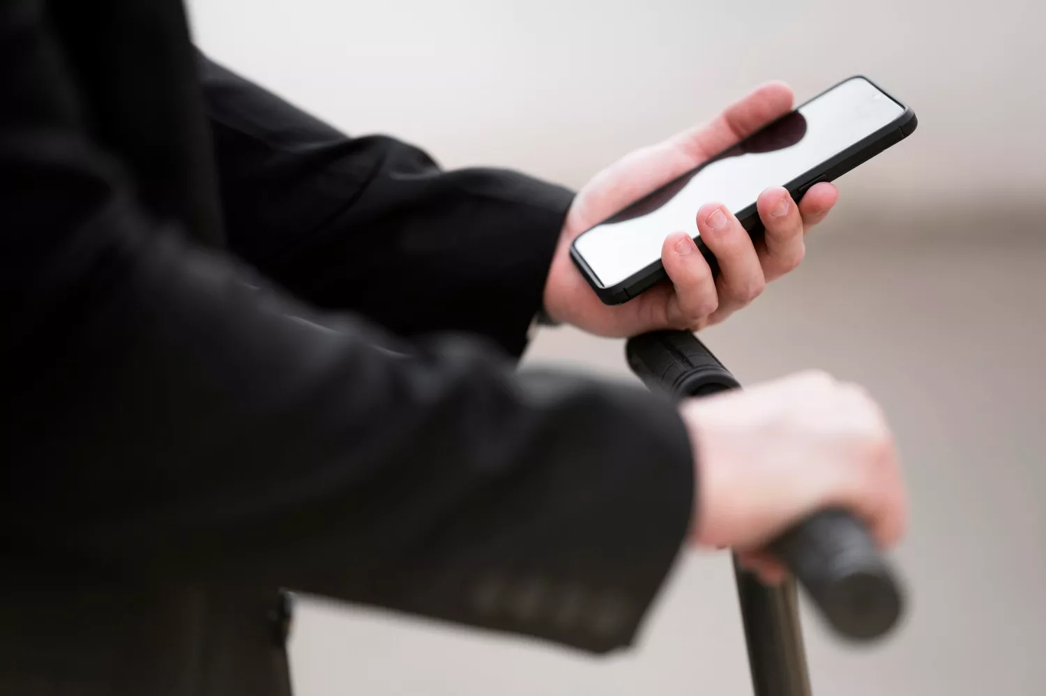 Una persona con un sistema operativo Android / FREEPIK