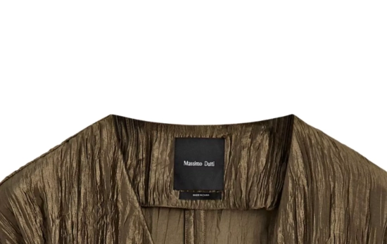 Etiquetado de Massimo Dutti en color oscuro/ INDITEX Etiquetado de Massimo Dutti en color oscuro/ INDITEX