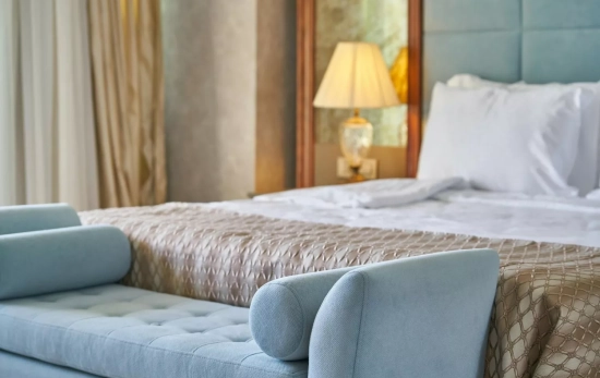 Una cama de hotel perfectamente bien hecha/ PEXELS Una cama de hotel perfectamente bien hecha/ PEXELS