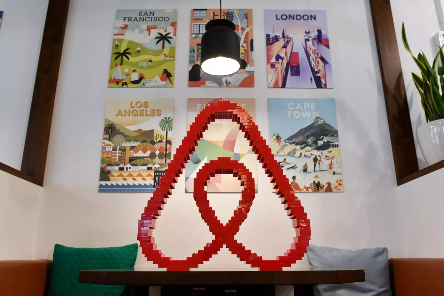 El logotipo de Airbnb   Jens Kalaene   EP