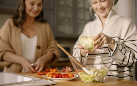 Dos mujeres cocinan / PEXELS Dos mujeres cocinan / PEXELS