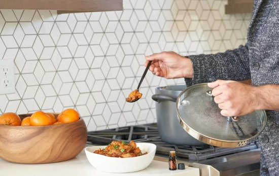 Una persona cocina / PEXELS Una persona cocina / PEXELS