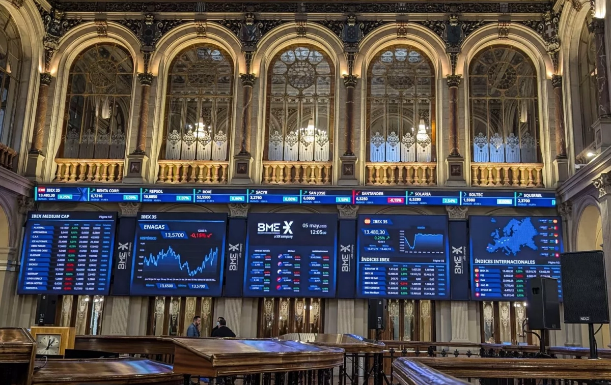 La Bolsa española sube el 0,33 % tras la apertura de este lunes e intenta su asalto a los 13.500 pun