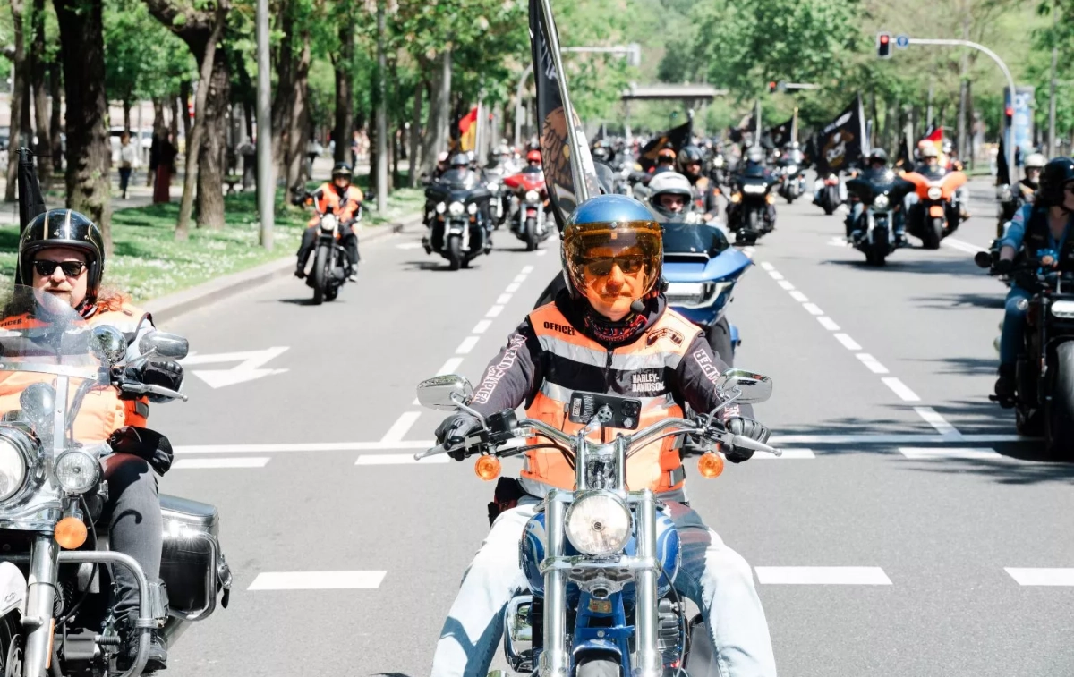 Decenas de motos durante la 21 edición del desfile Harley Davidson KM0 Mateo Lanzuela EP Decenas de motos durante la 21 edición del desfile Harley Davidson KM0 Mateo Lanzuela EP