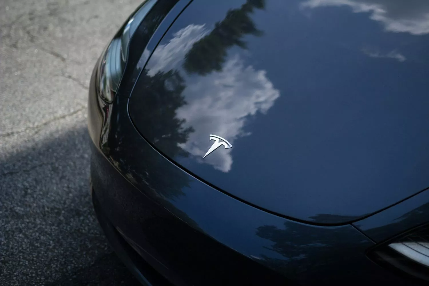 Un coche de Tesla, que incopora el Modo Centinela / UNSPLASH