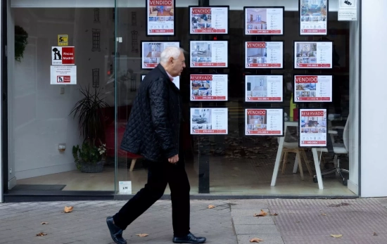 Anuncios en una inmobiliaria / EUROPA PRESS - EDUARDO PARRA