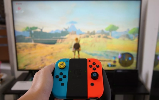 Una persona juega a videojuegos / UNSPLASH Una persona juega a videojuegos / UNSPLASH