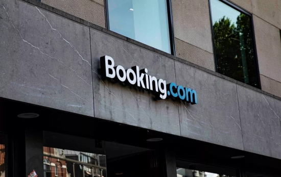 Un edificio que pertenece a Booking / UNSPLASH Un edificio que pertenece a Booking / UNSPLASH