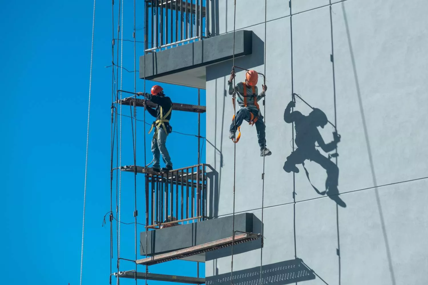 Trabajadores de la construcción, un sector expuesto a los accidentes laborales / FREEPIK - wirestock