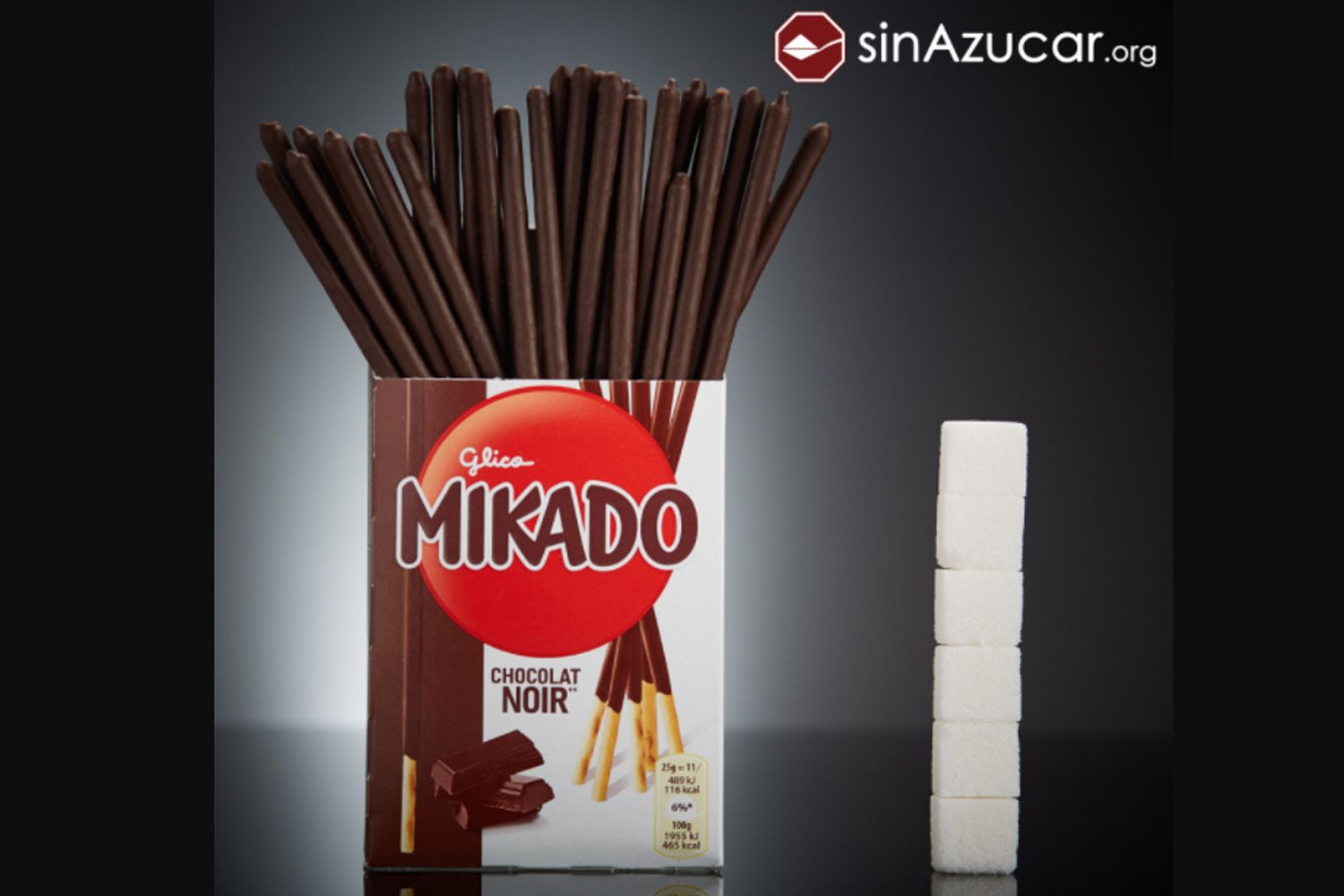 Foto donde se muestra que 75 gramos de Mikado contienen seis terrones de edulcorante / SINAZUCAR.ORG