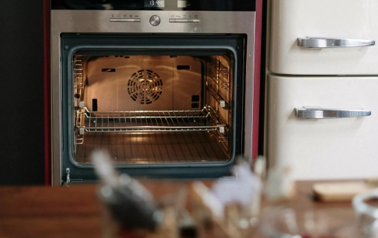 Confirmado: el cajón inferior del horno no es para guardar bandejas y este es su verdadero uso/ PEXELS Confirmado: el cajón inferior del horno no es para guardar bandejas y este es su verdadero uso/ PEXELS