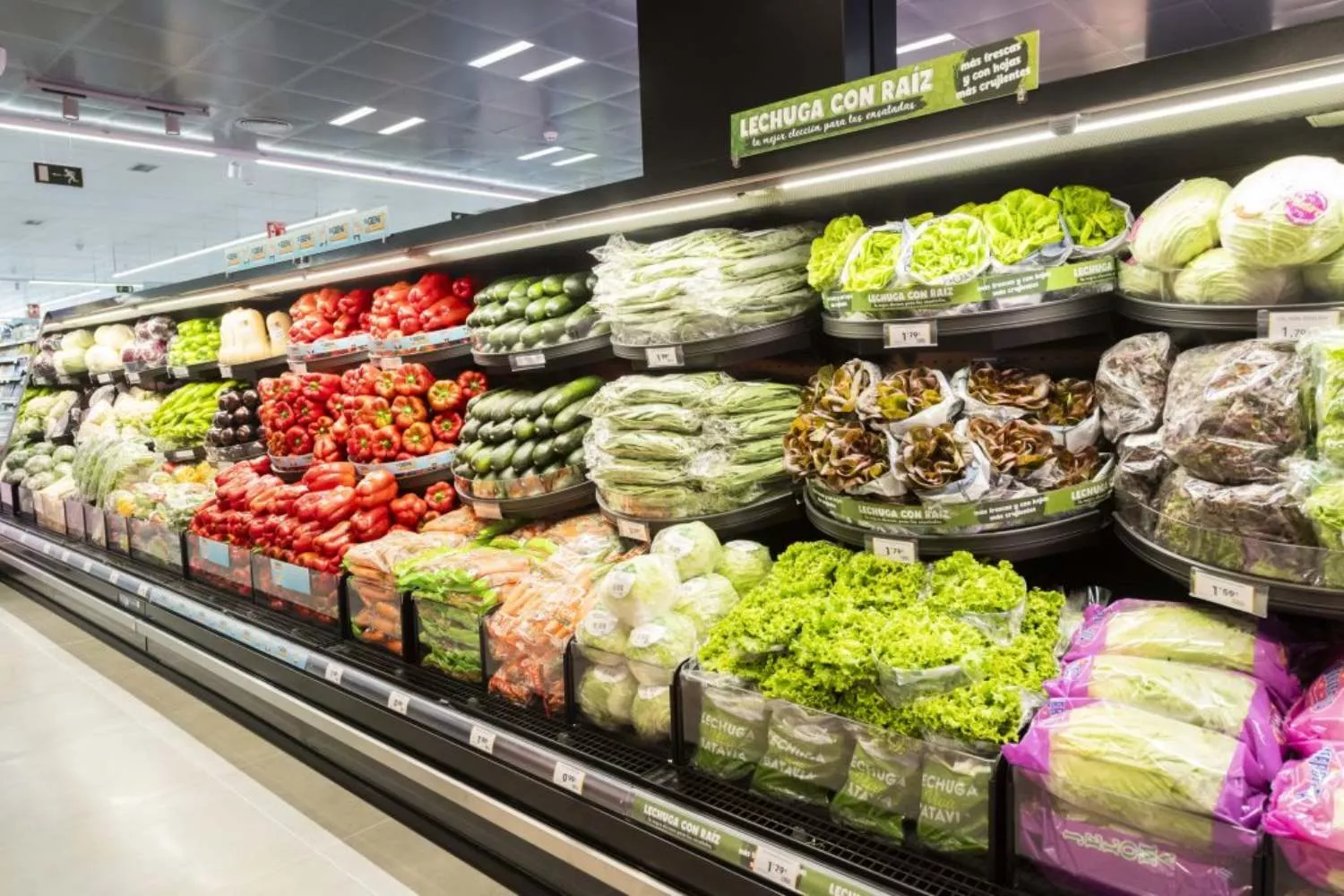 Interior de un supermercado AhorraMas (1)