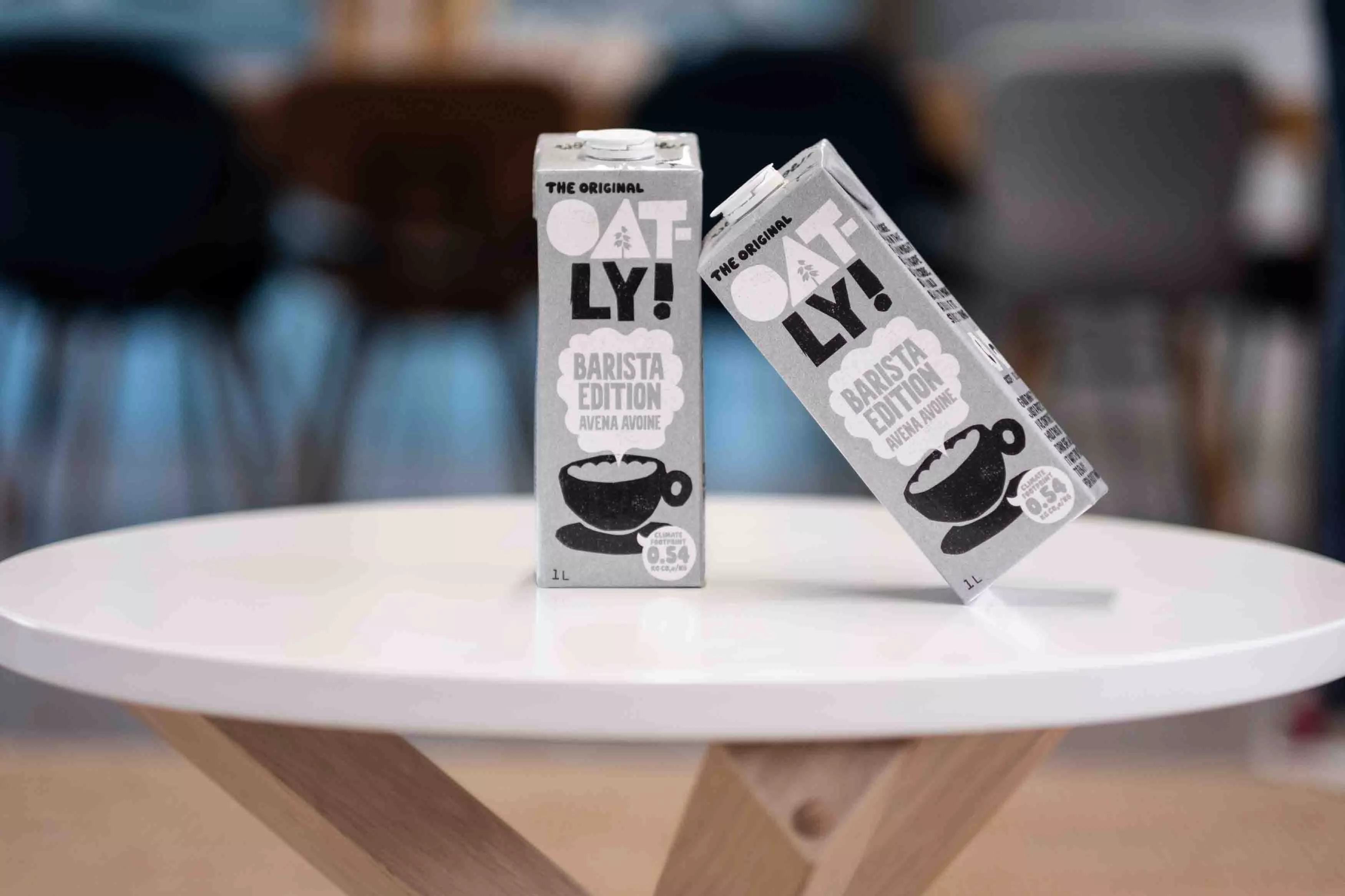 Dos bebidas vegetales de la marca Oatly / SIMÓN SÁNCHEZ Dos bebidas vegetales de la marca Oatly / SIMÓN SÁNCHEZ