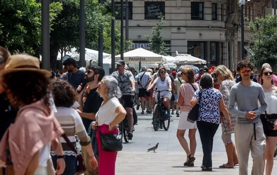 Turistas en Valencia / ROBER SOLSONA - EUROPA PRESS Turistas en Valencia / ROBER SOLSONA - EUROPA PRESS