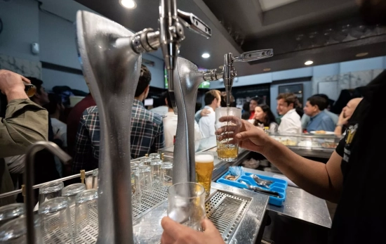 Varias personas en un bar viendo un partido de fútbol / EUROPA PRESS - DIEGO RADAMÉS Varias personas en un bar viendo un partido de fútbol / EUROPA PRESS - DIEGO RADAMÉS