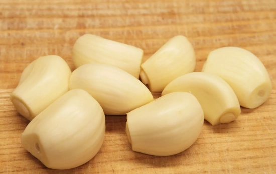 Dientes de ajo crudo/ PEXELS Dientes de ajo crudo/ PEXELS