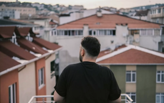 Una persona en su terraza / PEXELS Una persona en su terraza / PEXELS
