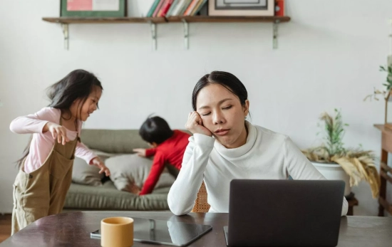 Una persona expuesta a ruidos continuos que ah empezado a desarrollar depresión/ PEXELS Una persona expuesta a ruidos continuos que ah empezado a desarrollar depresión/ PEXELS